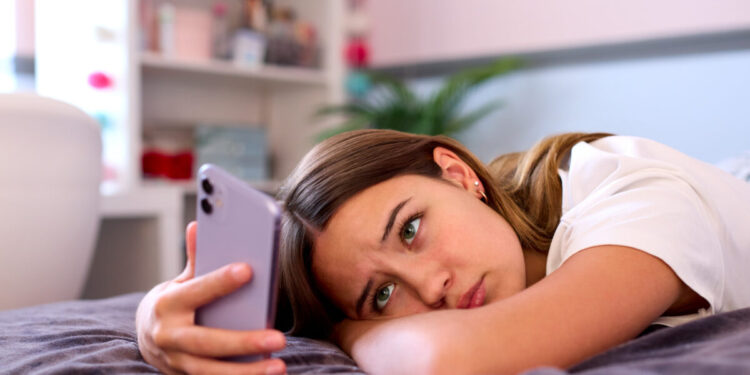 Η ψυχική υγεία ανησυχεί τους Έλληνες: 6 στους 10 ψάχνουν online ψυχολογική βοήθεια