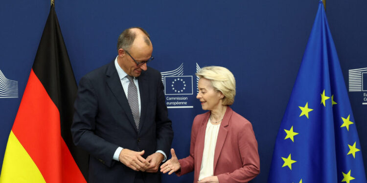 Ο Μερτς πιέζει το Βέλγιο να υποστηρίξει το σχέδιο της ΕΕ για τη χορήγηση δανείου στην Ουκρανία