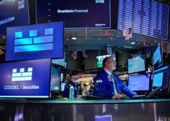 Wall Street: Ο Dow Jones κλείνει 400 μονάδες υψηλότερα από τις ελπίδες για μείωση επιτοκίων από τη Fed