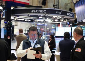 Wall Street: Πιέσεις στον S&P 500 από κατοχύρωση κερδών στην τεχνολογία