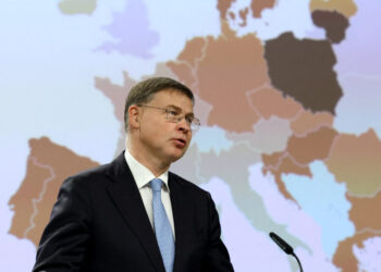 Βάλντις Ντομπρόβσκις: Η νίκη του Κυριάκου Πιερρακάκη συμβολική στιγμή για την Ελλάδα και την ευρωζώνη