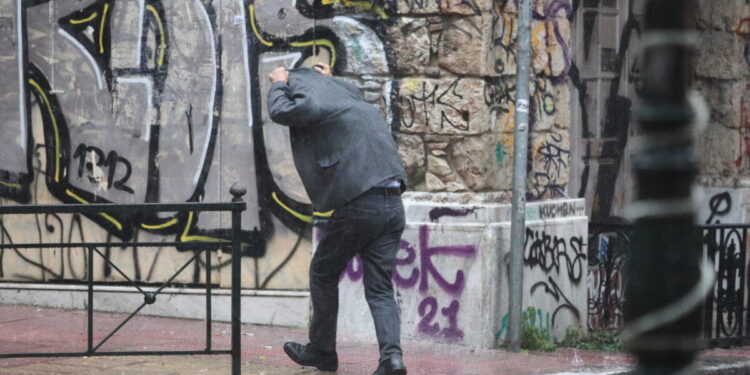 Καιρός: Αφρικανική κακοκαιρία φέρνει βροχές και καταιγίδες για 5 ημέρες – Οι 12 περιοχές που θα επηρεαστούν