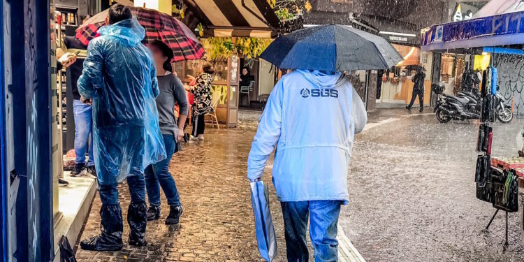 Καιρός: Ισχυρή καταιγίδα πλήττει την Αττική