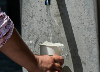 Πόσο πληρώνουμε το νερό στην Αθήνα και πόσο στις άλλες ευρωπαϊκές πρωτεύουσες