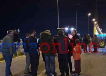 Οι αγρότες απέκλεισαν την υψηλή γέφυρα της Χαλκίδας