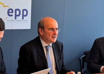 Χατζηδάκης – ΕΛΚ: Παρεμβάσεις σε 9 τομείς για την ανταγωνιστικότητα