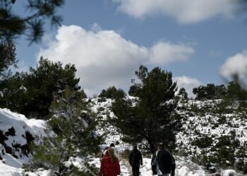 Καιρός Πρωτοχρονιάς: Το 2026 μας υποδέχεται με χαμηλές θερμοκρασίες, χιόνια και παγετό – Η πρόγνωση των επόμενων ημερών