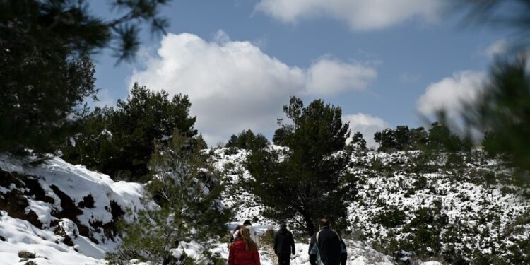 Καιρός Πρωτοχρονιάς: Το 2026 μας υποδέχεται με χαμηλές θερμοκρασίες, χιόνια και παγετό – Η πρόγνωση των επόμενων ημερών