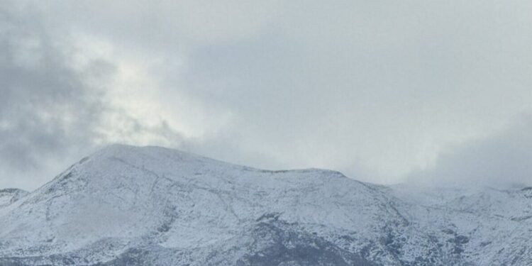 Στα λευκά «ντύθηκε» ο Ομαλός – Εντυπωσιακές εικόνες από τα βουνά της Κρήτης