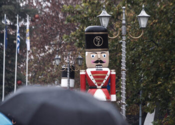 Καιρός Χριστουγέννων: Με μπόρες και ισχυρές καταιγίδες τα κάλαντα, σε ποιες περιοχές θα βρέξει – Η πρόγνωση των επόμενων ημερών