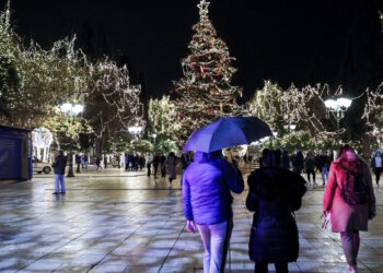 Καιρός τα Χριστούγεννα: Βροχές παραμονή και ανήμερα – Οι περιοχές που θα βραχούν σίγουρα και τριήμερη πρόγνωση