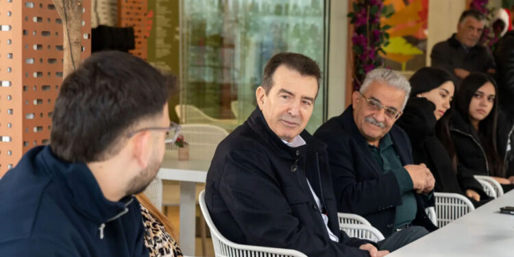 Μιχάλης Χρυσοχοΐδης: Συνάντηση με νέους τσιγγάνους ενεργούς πολίτες της Αγίας Βαρβάρας – Στόχος η ενίσχυση της κοινωνικής συμβίωσης