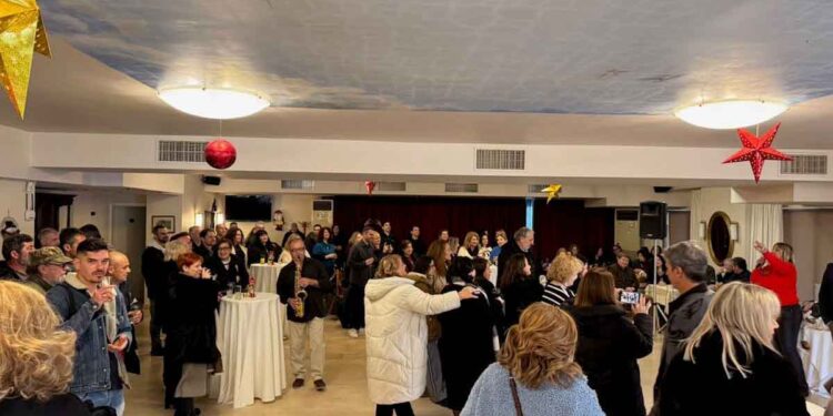 Ευχές και κεράσματα από τον Δήμαρχο Μεσολογγίου στο προσωπικό του Δημαρχείου (φωτο)