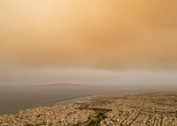Καιρός: Λασποβροχές και αφρικανική σκόνη σφυροκοπούν την χώρα μέχρι την Πέμπτη – Ο χάρτης με τις «επικίνδυνες» περιοχές