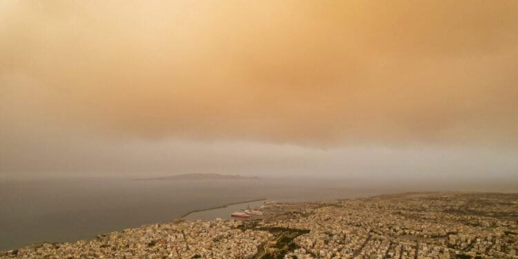 Καιρός: Λασποβροχές και αφρικανική σκόνη σφυροκοπούν την χώρα μέχρι την Πέμπτη – Ο χάρτης με τις «επικίνδυνες» περιοχές