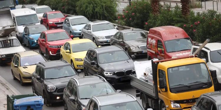 Θεσσαλονίκη: Δίπλωσε νταλίκα στον Περιφερειακό, κλειστό το ρεύμα κυκλοφορίας προς τα δυτικά