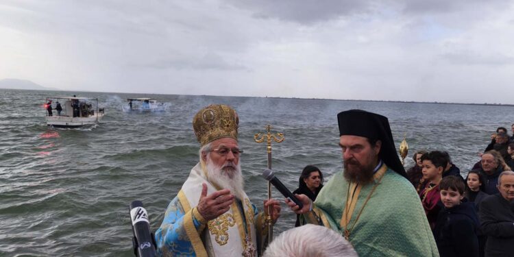 Ο Αγιασμός των Υδάτων στο Μενίδι Αμφιλοχίας (φωτο & video)