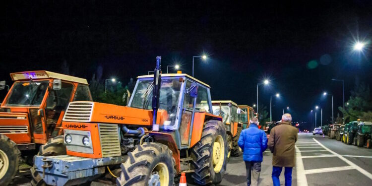 Μπλόκα αγροτών: Νέες κυκλοφοριακές ρυθμίσεις στην εθνική οδό σε Φθιώτιδα και Βοιωτία – Ποια σημεία είναι κλειστά