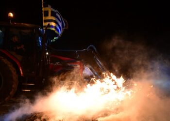 Άνοιξε η παλιά εθνική οδός Θήβας – Λιβαδειάς: Αποχωρούν τα τρακτέρ