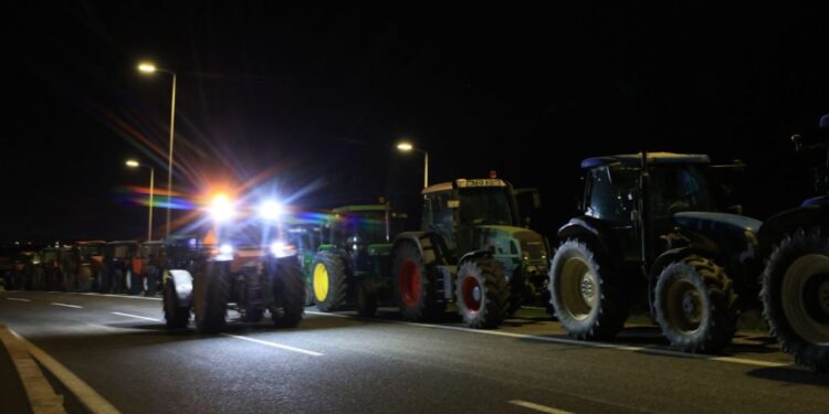 Άρνηση αγροτών των μπλόκων Νίκαιας και Καρδίτσας για την αυριανή συνάντηση με τον πρωθυπουργό