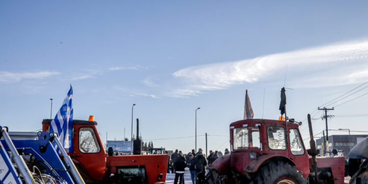 ΠΑΣΟΚ: «Όχι» στη διακομματική για τους αγρότες – Πρόταση για Εθνική Επιτροπή