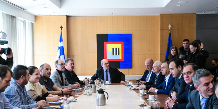 Συνάντηση κυβέρνησης και αγροτών: Χωρίς ΑΤΑΚ σε αγροτεμάχια κάτω των 20 στρεμμάτων στις δηλώσεις ΟΣΔΕ του 2026