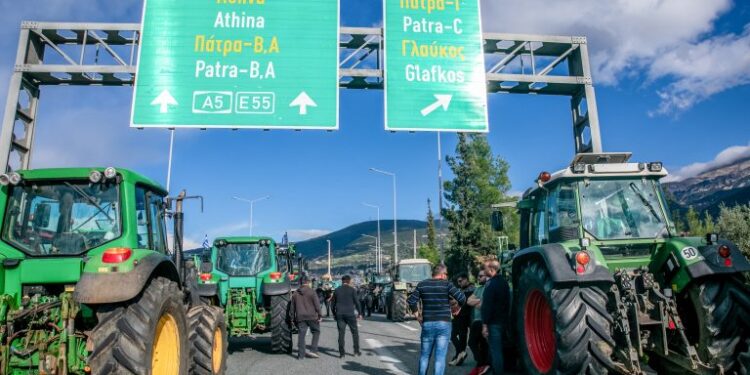 Αμετακίνητοι οι αγρότες της Δυτικής Ελλάδας – Στο επίκεντρο των κινητοποιήσεων η γέφυρα Ρίου – Αντιρρίου