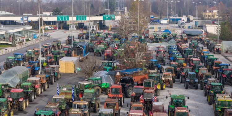 Αγρότες: Σε θέση «μάχης» πριν την εξειδίκευση των μέτρων – Ενισχύονται τα μπλόκα, ο χάρτης των κυκλοφοριακών ρυθμίσεων