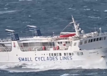 Το πλοίο Express Skopelitis «παλεύει» με τα κύματα και τους θυελλώδεις ανέμους στο Αιγαίο – Εντυπωσιακό βίντεο