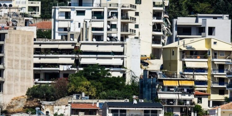 Ενισχύσεις σε ενοικιαστές και αύξηση προσφοράς κατοικιών – Όλο το πλέγμα στεγαστικών μέτρων από το 2026