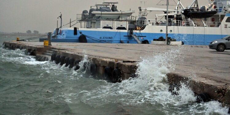 Προβλήματα στα ακτοπλοϊκά δρομολόγια λόγω των ισχυρών ανέμων – Ποια δεν πραγματοποιούνται