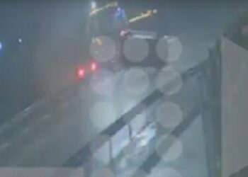 Ηλεία: Η στιγμή που ανεμοστρόβιλος ανατρέπει αυτοκίνητο στο Γιαννιτσοχώρι