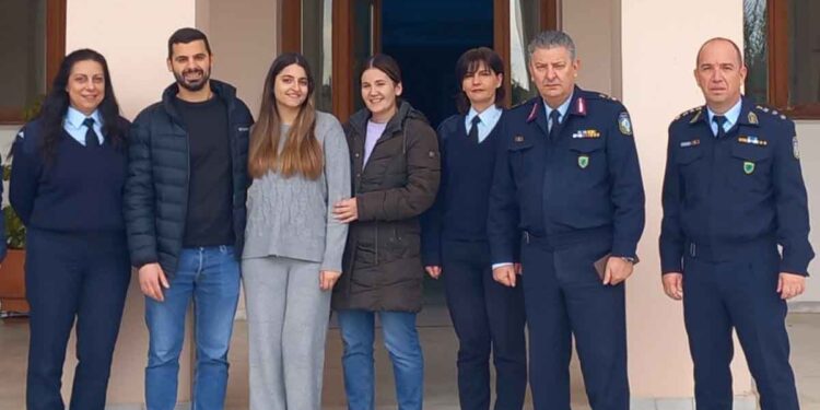 Κοινωνικές δράσεις της Αστυνομίας στο πλαίσιο των Χριστουγέννων και του νέου έτους (φωτο)