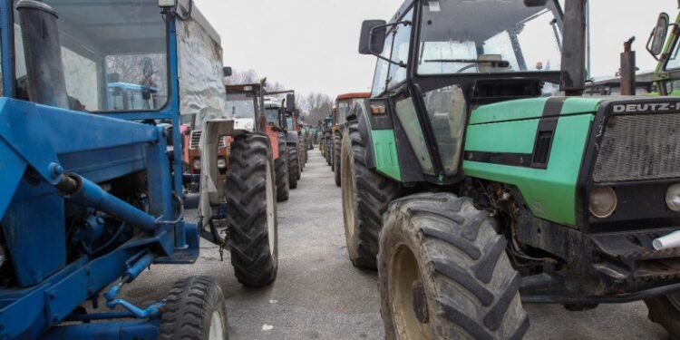 Απέκλεισαν για τρεις ώρες την παλαιά εθνική οδό οι αγρότες του μπλόκου της Νίκαιας