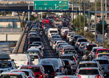 Κίνηση στους δρόμους: Μποτιλιάρισμα στον Κηφισό, μεγάλες καθυστερήσεις στην Αττική Οδό