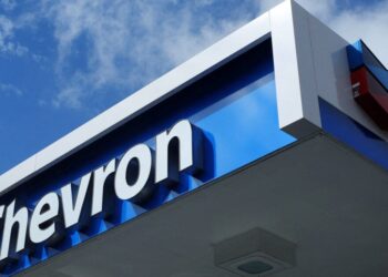 Chevron και Quantum Energy ετοιμάζουν κοινή προσφορά για τα διεθνή assets της Lukoil