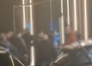 Πετρούπολη: Επέτρεψαν την είσοδο σε 7 ανήλικα και τους σέρβιραν αλκοόλ σε κλαμπ – Συνελήφθη ο υπεύθυνος