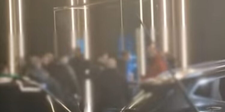 Πετρούπολη: Επέτρεψαν την είσοδο σε 7 ανήλικα και τους σέρβιραν αλκοόλ σε κλαμπ – Συνελήφθη ο υπεύθυνος