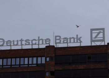 Για ξέπλυμα μαύρου χρήματος ερευνάται η Deutsche Bank – Έφοδος στα γραφεία της, στο μικροσκόπιο και ο Ρομάν Αμπράμοβιτς