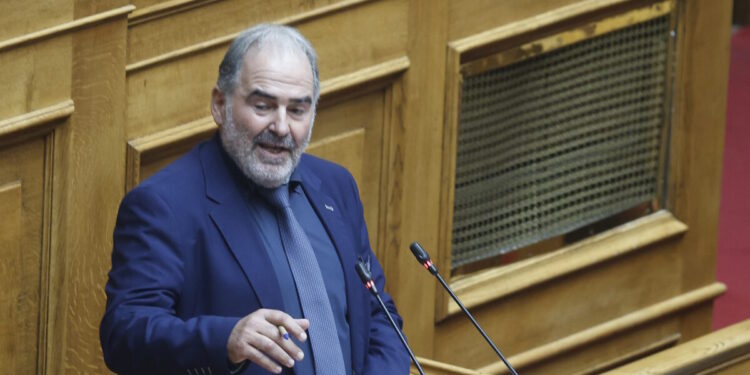 Διονύσης Βαλτογιάννης: Ο ανεξάρτητος βουλευτής εξύμνησε τη Χούντα – Ομόφωνη καταδίκη από τα κόμματα