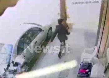 Νέα βίντεο – ντοκουμέντα από τις κινήσεις της Λορά στην Αθήνα: Έχει αφήσει την τσάντα της και φαίνεται κάτι να ψάχνει