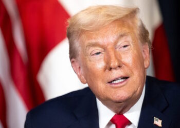 Απειλή Τραμπ για νέους δασμούς σε χώρες που πωλούν πετρέλαιο στην Κούβα