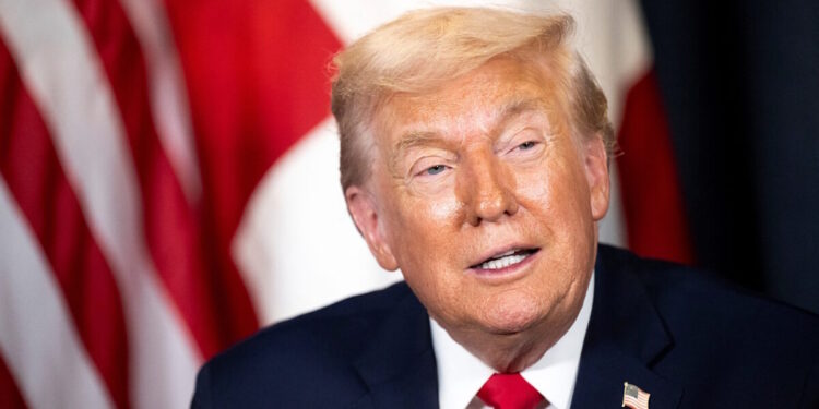 Απειλή Τραμπ για νέους δασμούς σε χώρες που πωλούν πετρέλαιο στην Κούβα