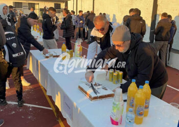 Ενός λεπτού σιγή αλλά και κοπή βασιλόπιτας στο Καινούργιο (φωτό)