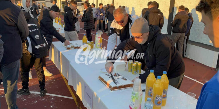 Ενός λεπτού σιγή αλλά και κοπή βασιλόπιτας στο Καινούργιο (φωτό)