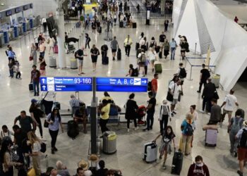 Κλειστό το FIR Αθηνών: Πρόβλημα στις ραδιοσυχνότητες εμποδίζει τις πτήσεις σε όλα τα αεροδρόμια της χώρας