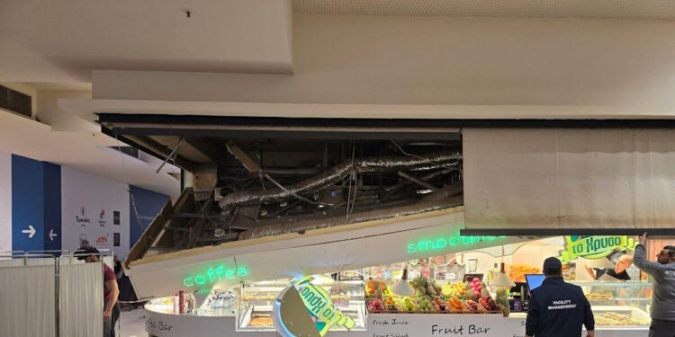 Θεσσαλονίκη: Κατέρρευσε κομμάτι οροφής σε εμπορικό κέντρο – Μία γυναίκα τραυματίστηκε