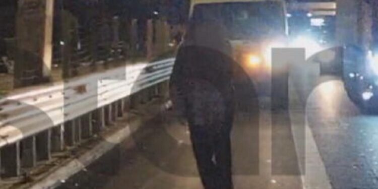 Μεθυσμένος περπατούσε για χιλιόμετρα στην Εθνική Οδό: Από την Κηφισίας στον κόμβο Βαρυμπόμπης