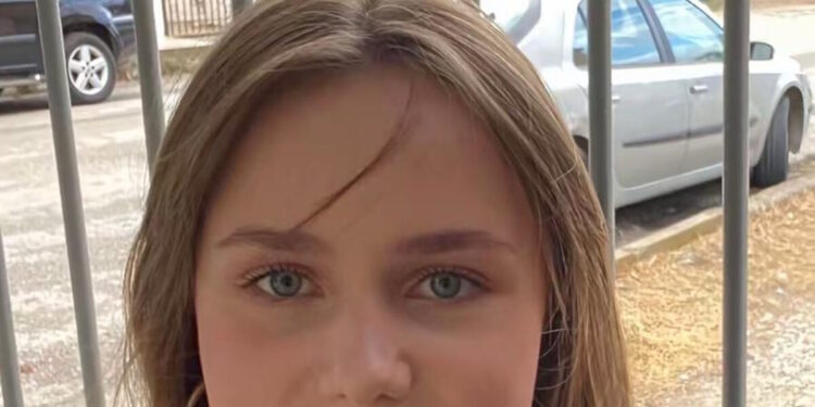 «Λόρα φοβόμαστε, επικοινώνησε μαζί μας» – Έκκληση στο newsit.gr από την μητέρα της 16χρονης που αγνοείται από το μεσημέρι της Πέμπτης