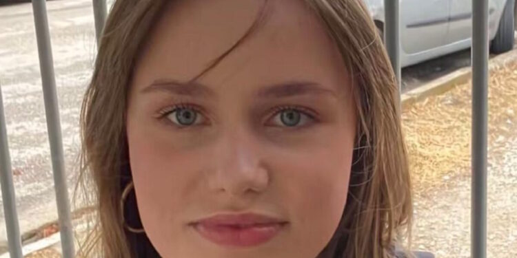 «Λόρα φοβόμαστε, επικοινώνησε μαζί μας»: Έκκληση από την μητέρα της 16χρονης που αγνοείται από το μεσημέρι της Πέμπτης